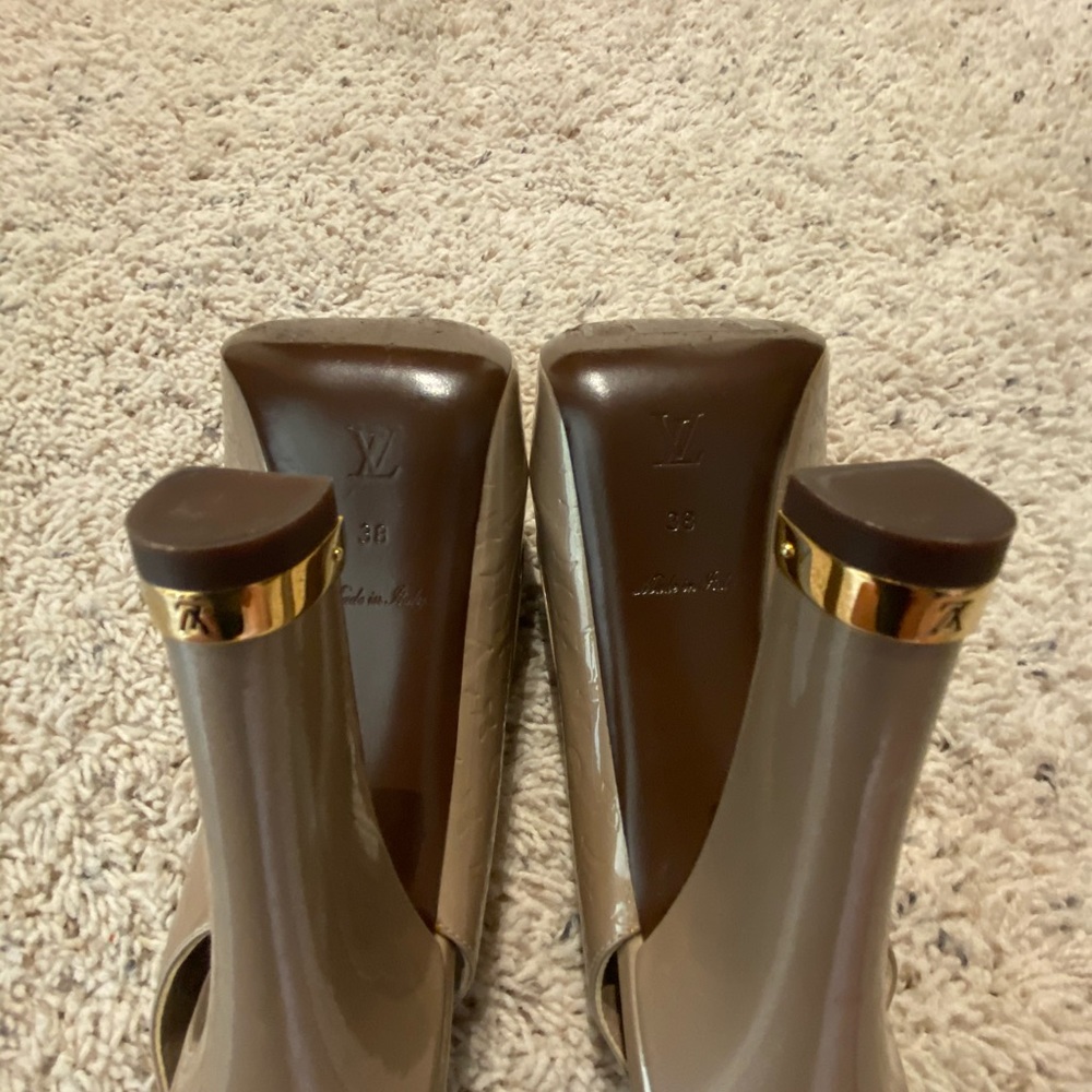 Authentic Louis Vuitton  Like New. - Picture 5 of 8